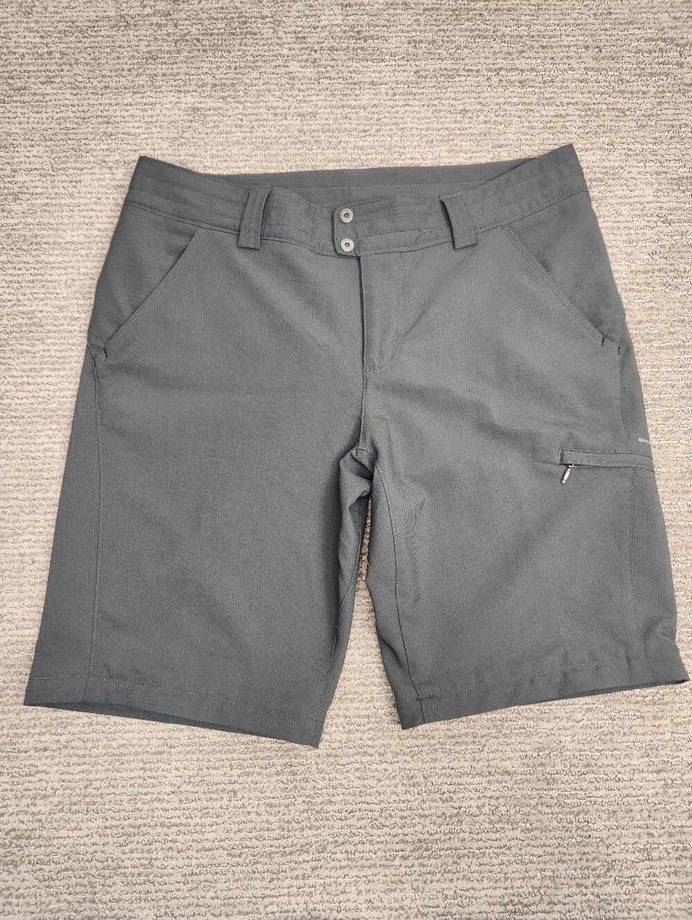 Columbia Titanium Omni-Shade 10" Nylon Shorts Womens 10 Gray Hiking Zip Pocket